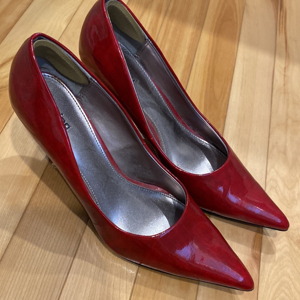 Heels - Picture 2 of 3
